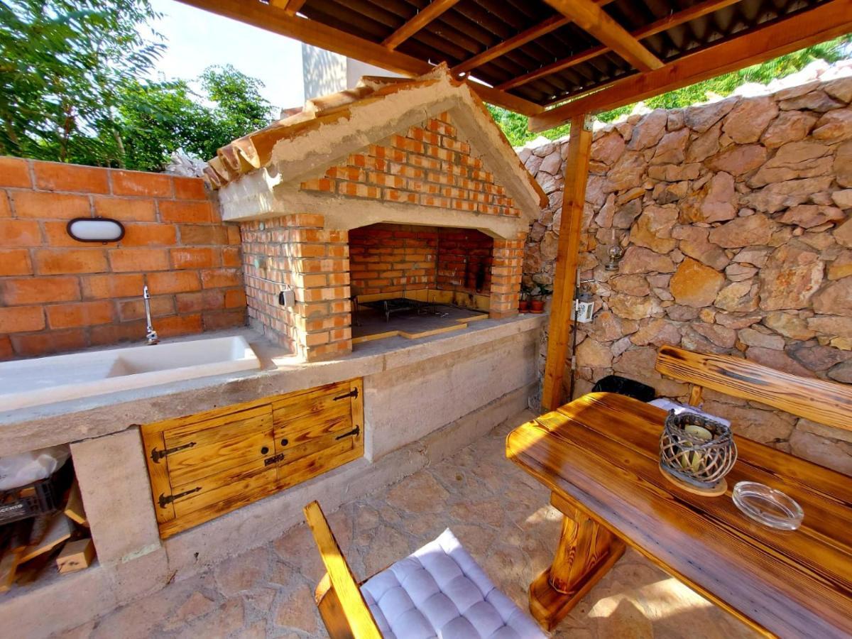 Holiday House Pag Zubovici Exterior photo